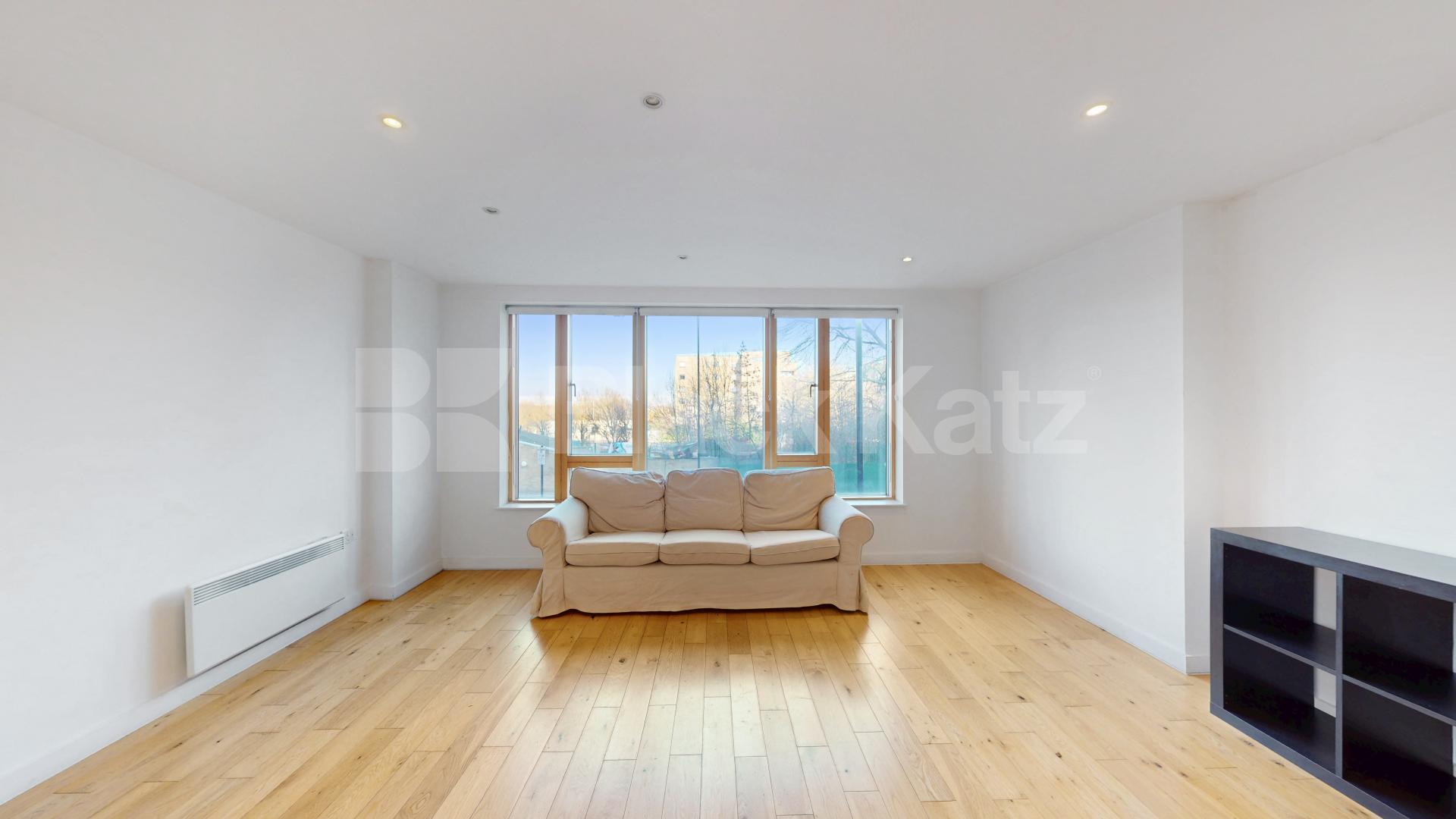 2 bedroom 2 bathroom modern apartment located close to a Piccadilly line station York Way, Camden Borders 